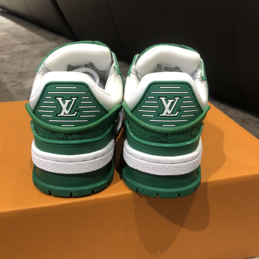 Children's shoes child